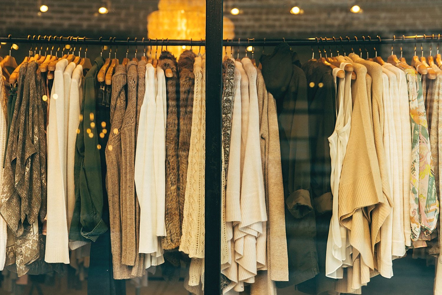 Look 01 — soft tailoring in warm neutrals